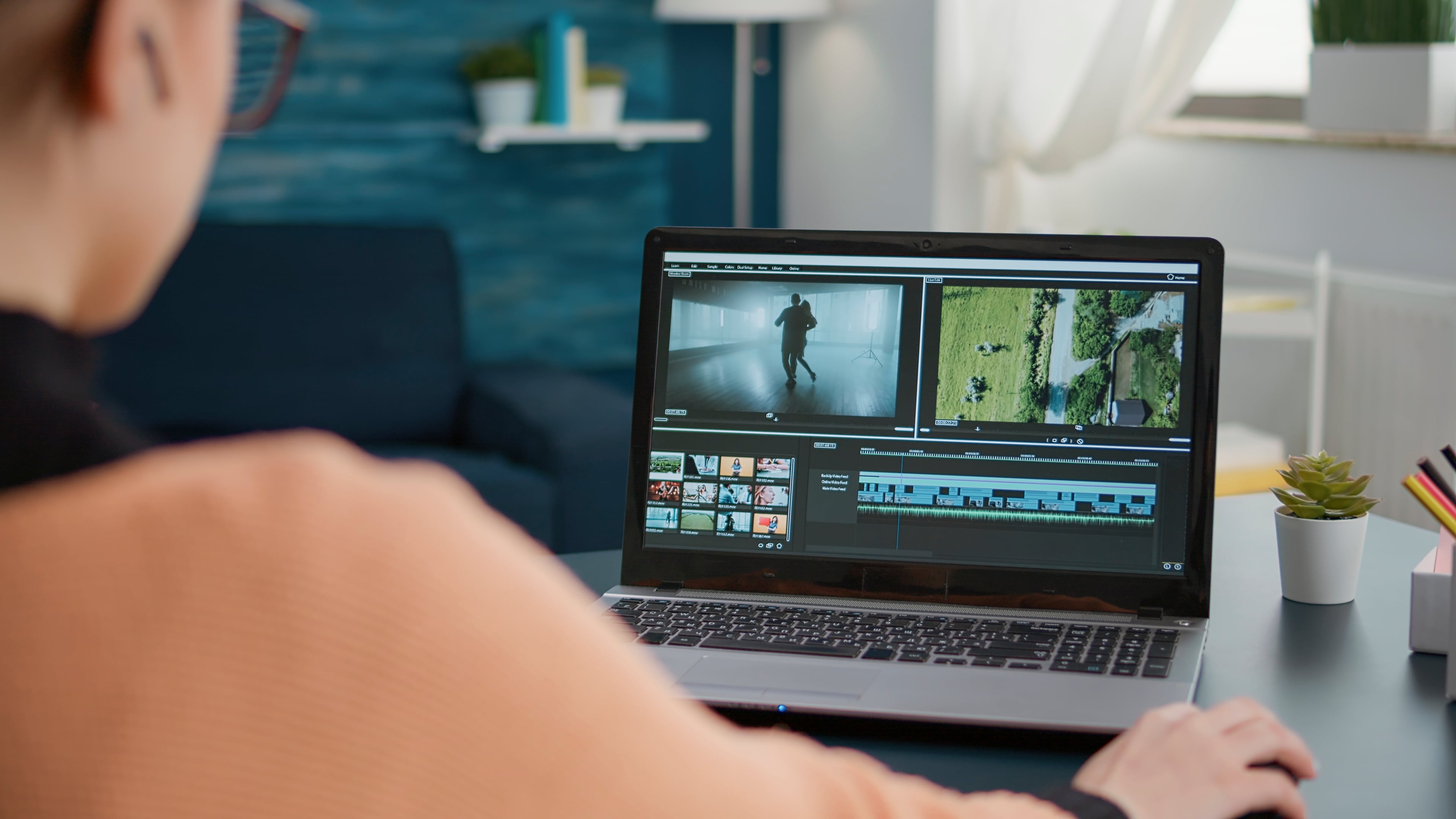 Montage des vidéos d'un événement sur un ordinateur portable